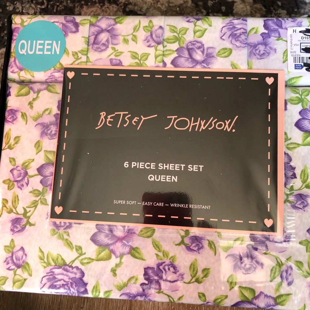 Betsey Johnson Floral Queen Sheet Set in Purple and Green